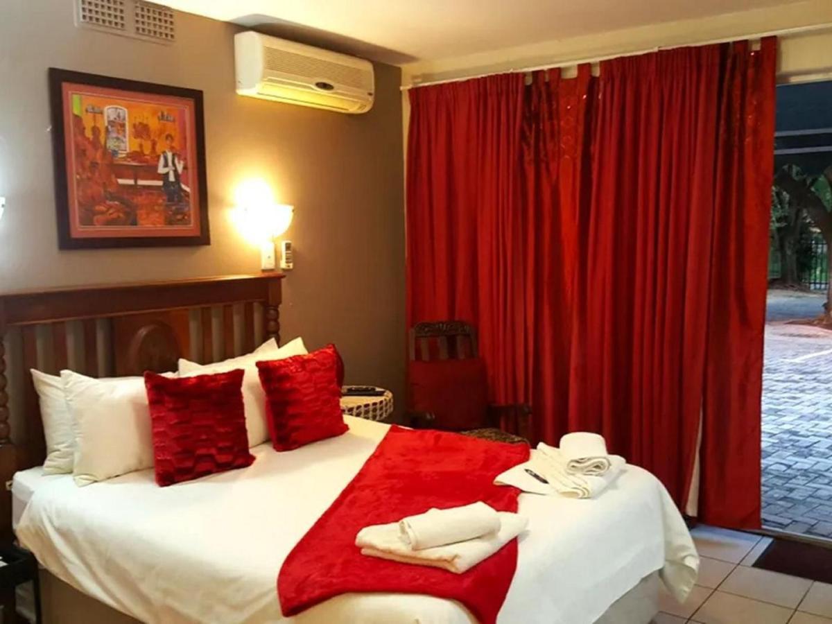 Gemstone Guest House Клерксдорп Экстерьер фото