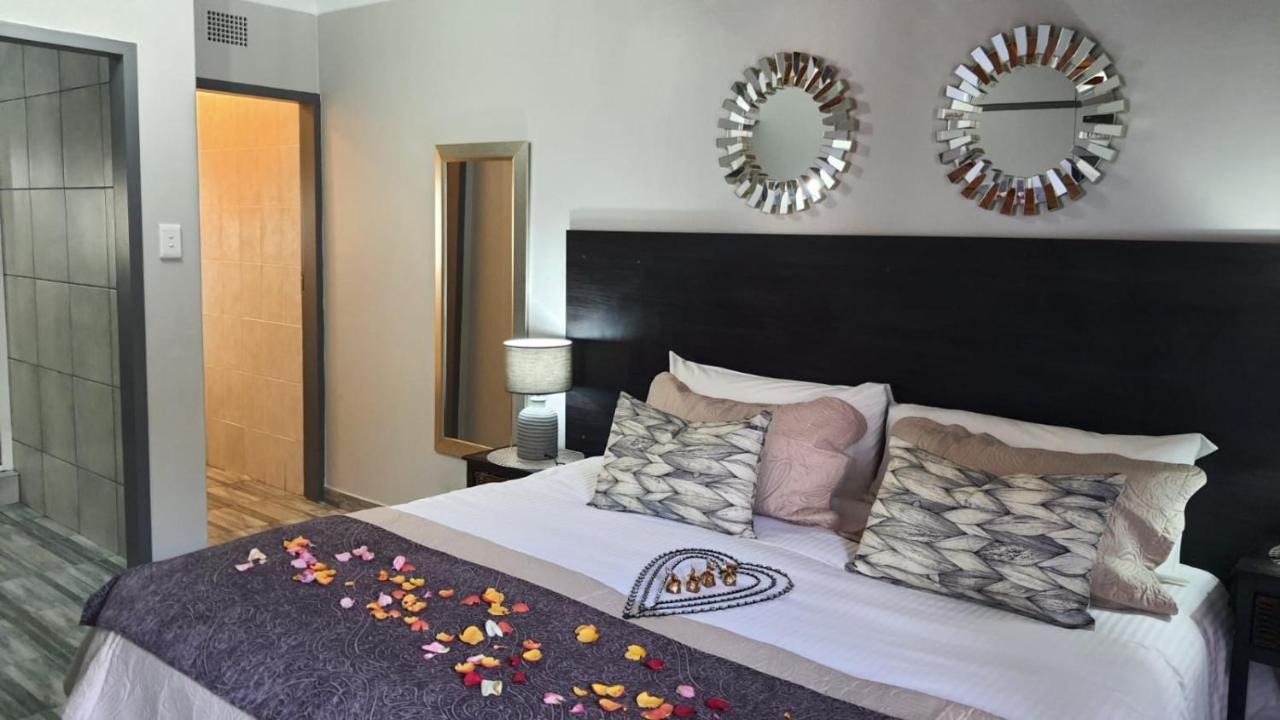 Gemstone Guest House Клерксдорп Экстерьер фото