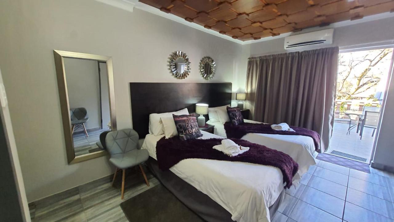 Gemstone Guest House Клерксдорп Экстерьер фото