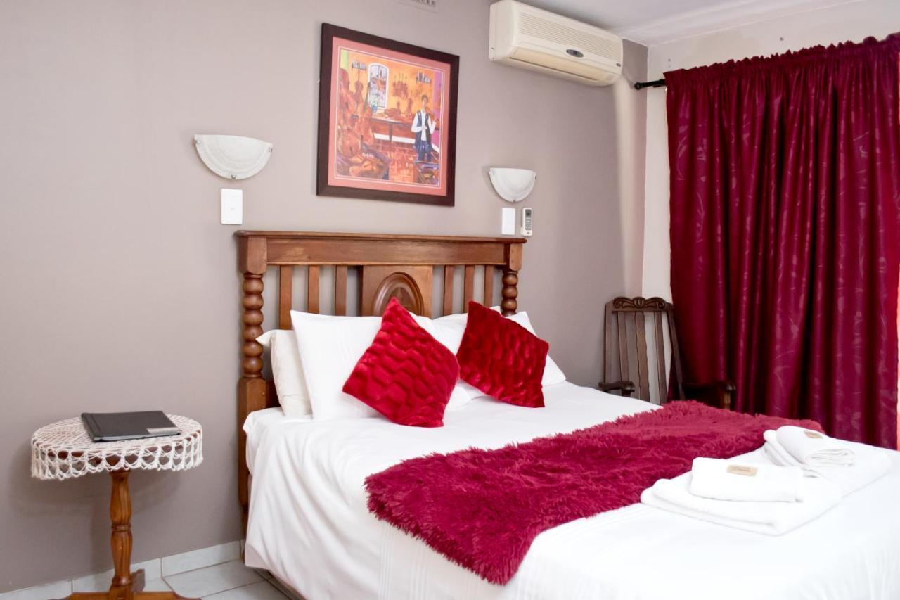 Gemstone Guest House Клерксдорп Экстерьер фото